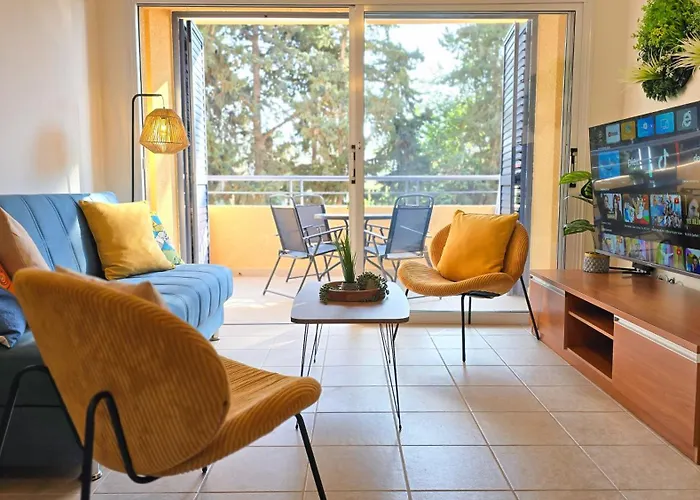 Css Cheeky Smart Superior 2bd Limnaria *